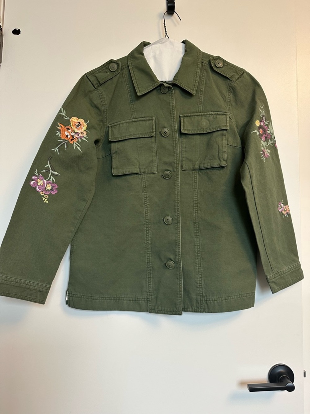 Levi’s Embroidered Flowers Military Jacket 
Size L Army Green NWOT